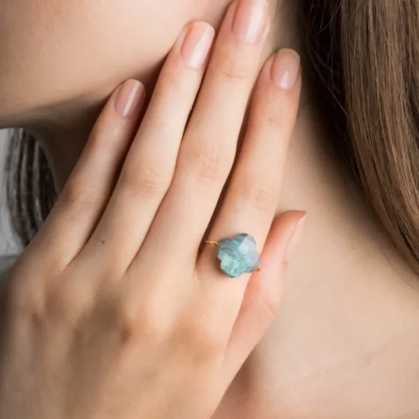 Morganne Bello Bague-BAGUE OR JAUNE TREFLE LABRADORITE