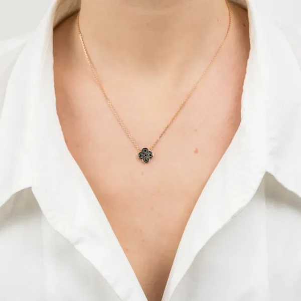 Morganne Bello Collier-COLLIER OR ROSE TRÈFLE SERTI DIAMANTS NOIRS