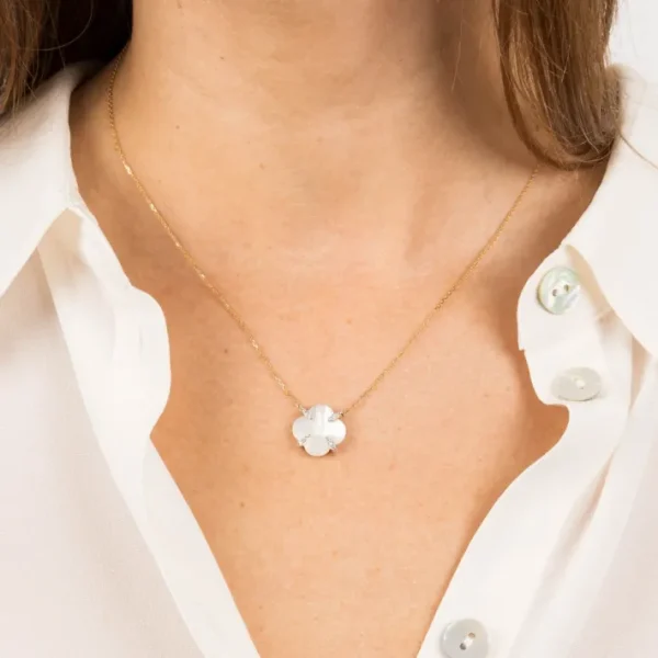 Morganne Bello Collier-COLLIER VICTORIA LYS NACRE BLANCHE ET DIAMANTS OR JAUNE